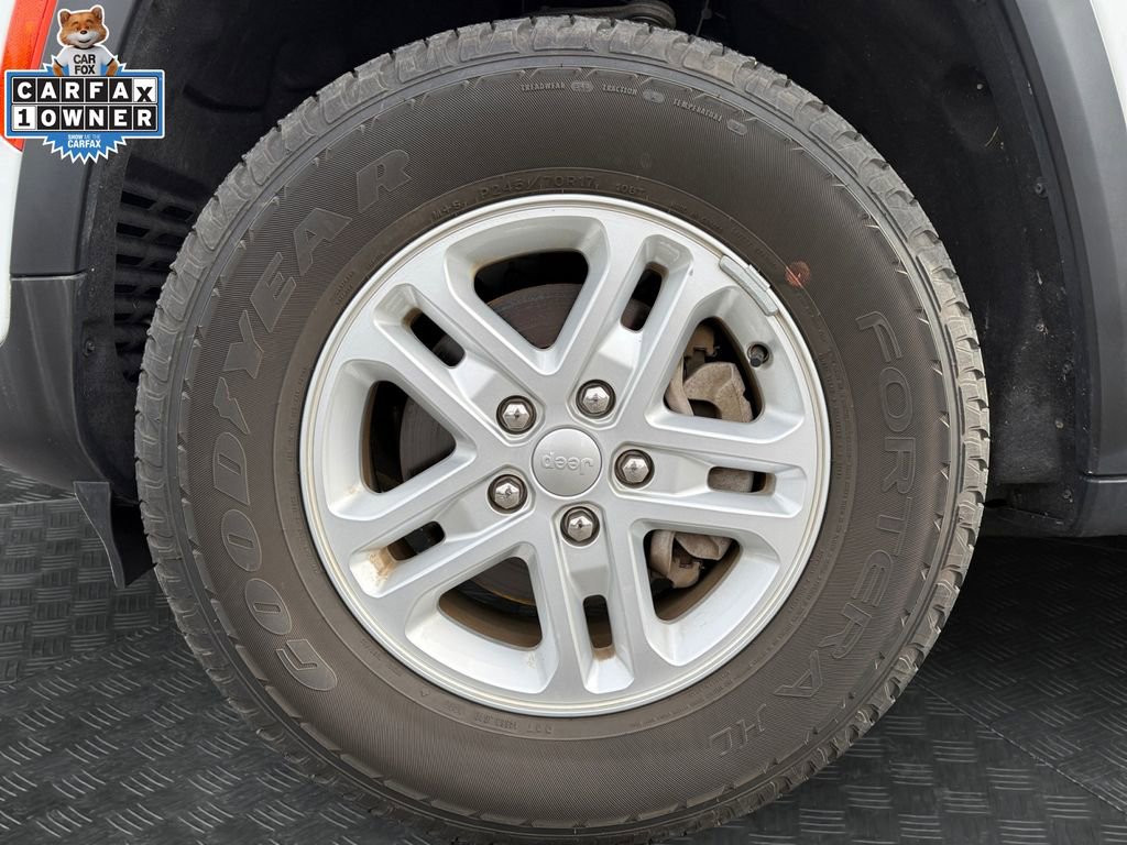Used 2023 Jeep Grand Cherokee Laredo AWD/4WD image 20