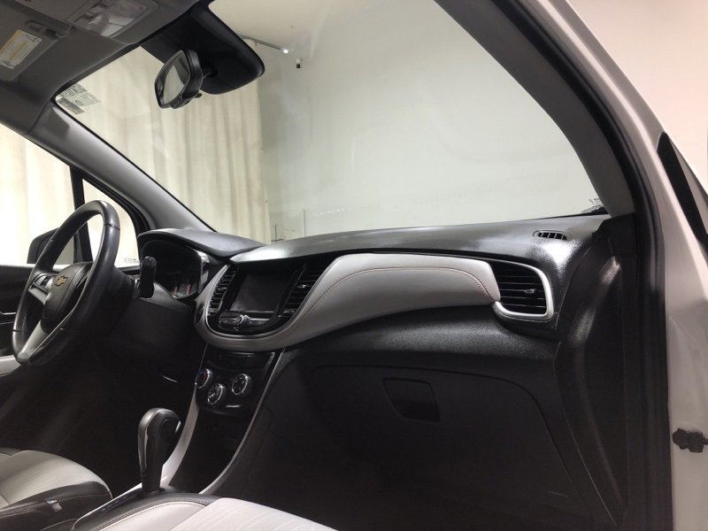 Used 2022 Chevrolet Trax LT w/ LT Convenience Package image 13