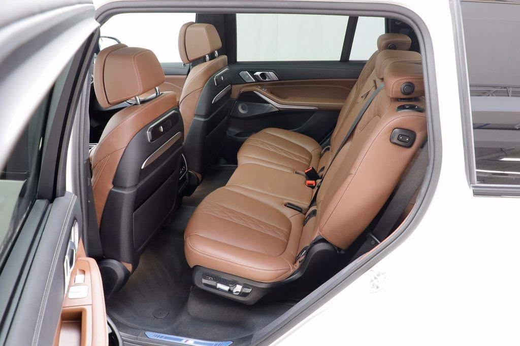 Used 2025 BMW X7 M60i image 15