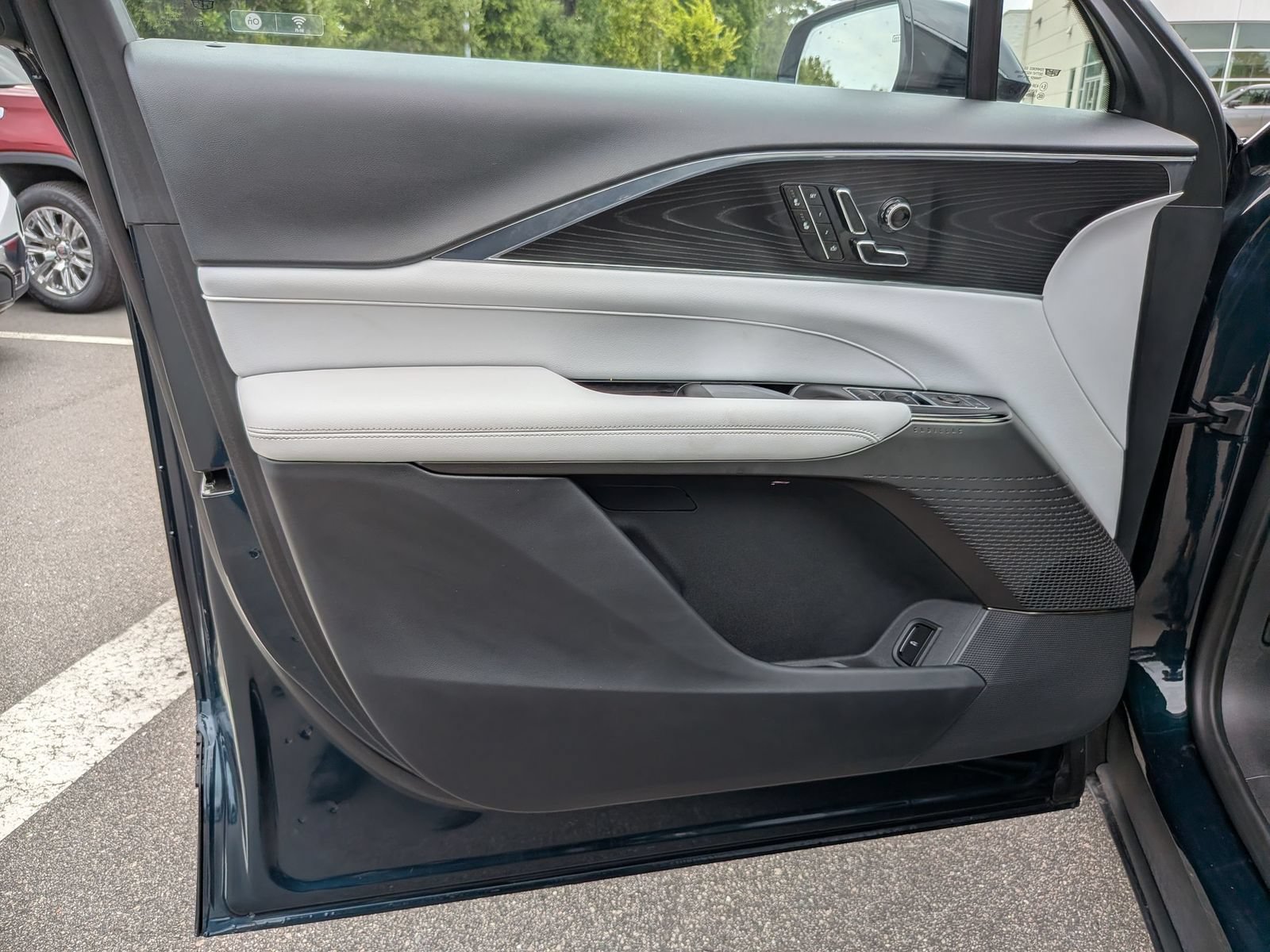 Used 2024 Cadillac Lyriq Luxury RWD image 12