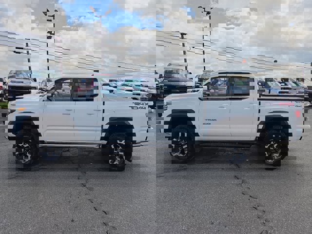 Used 2021 Toyota Tacoma TRD Off-Road w/ Technology Package image 3