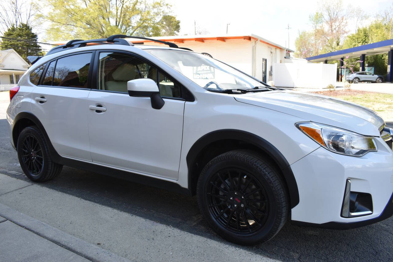 Used 2017 Subaru Crosstrek 2.0i Premium w/ 17" Wheel Sport Package image 28
