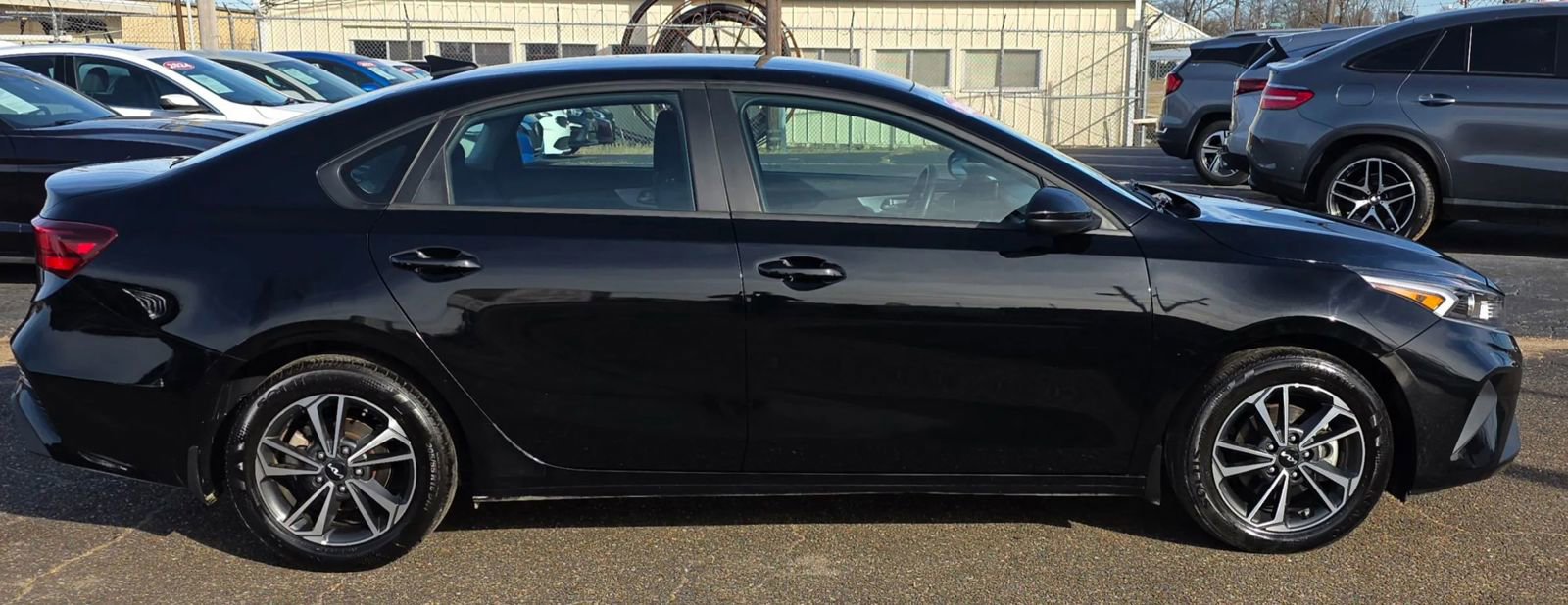 Used 2024 Kia Forte LXS FWD image 2