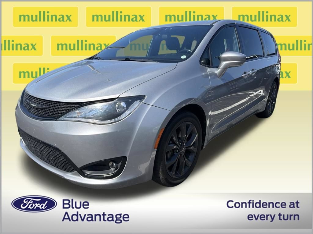 Used 2018 Chrysler Pacifica Touring Plus w/ S Appearance Package FWD video 2