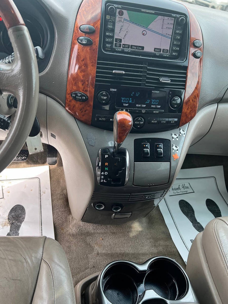 Used 2009 Toyota Sienna XLE Limited AWD/4WD image 4