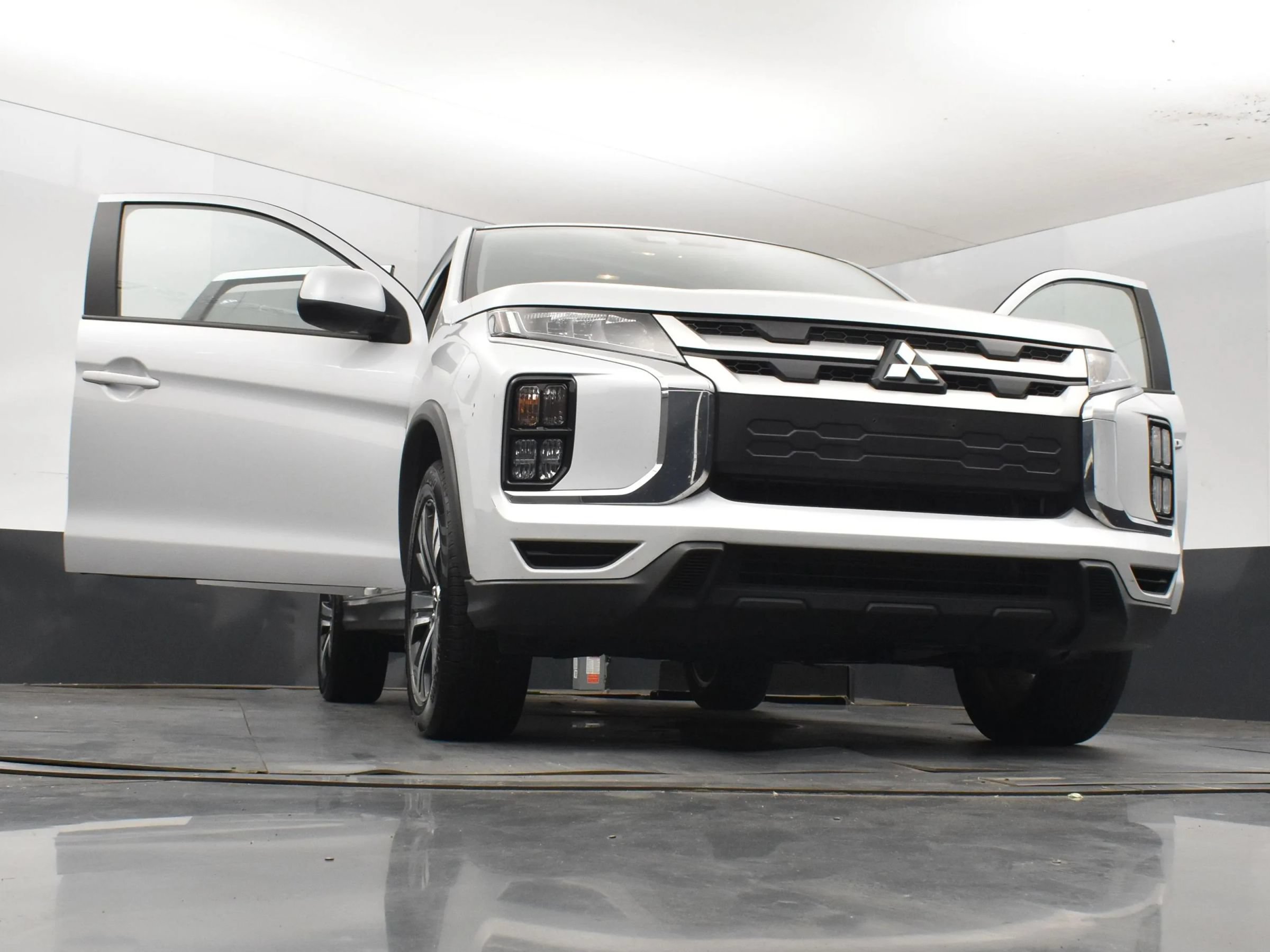 Used 2025 Mitsubishi Outlander Sport ES AWD/4WD image 8