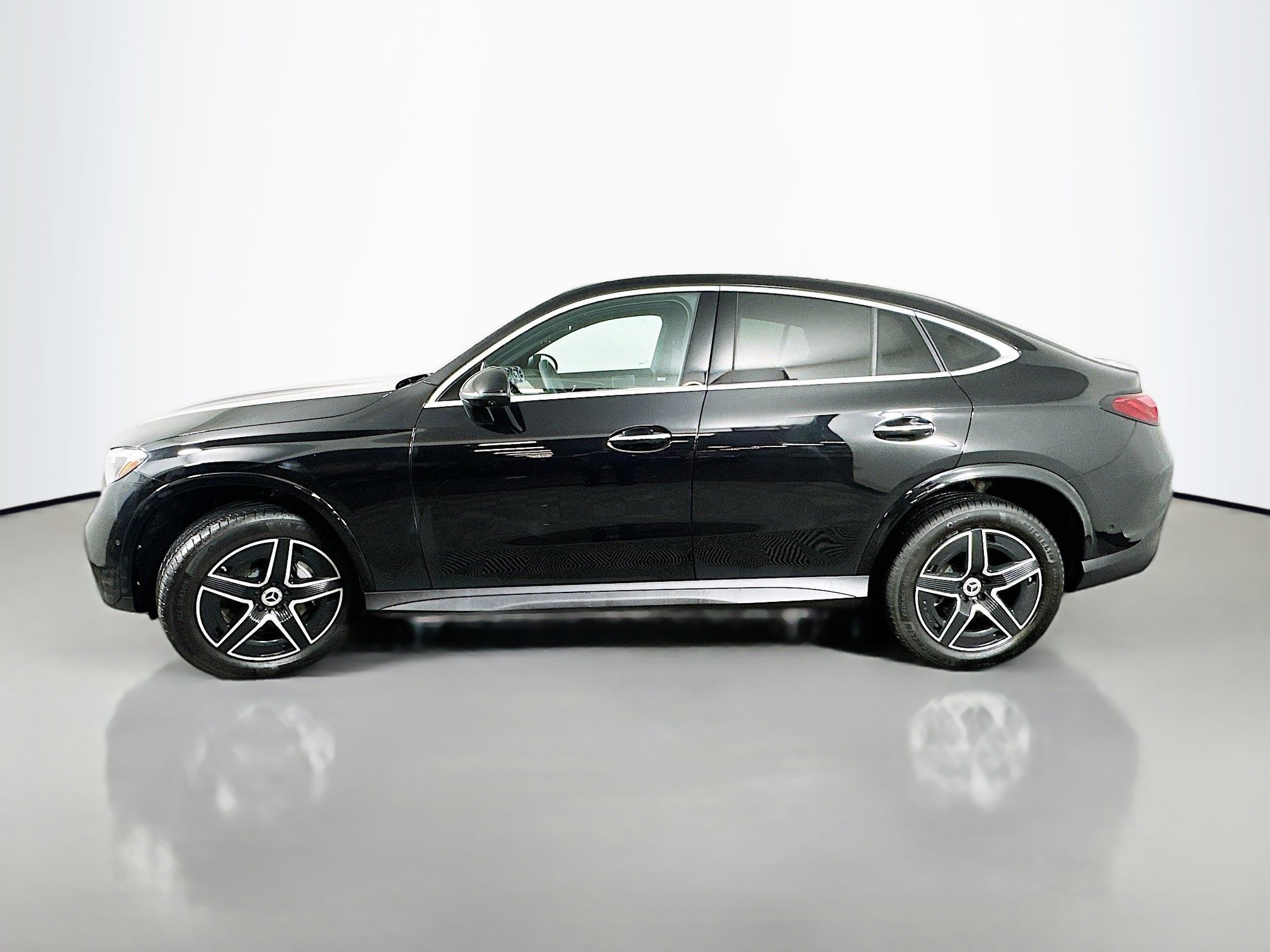 Certified 2025 Mercedes-Benz GLC 300 4MATIC image 4