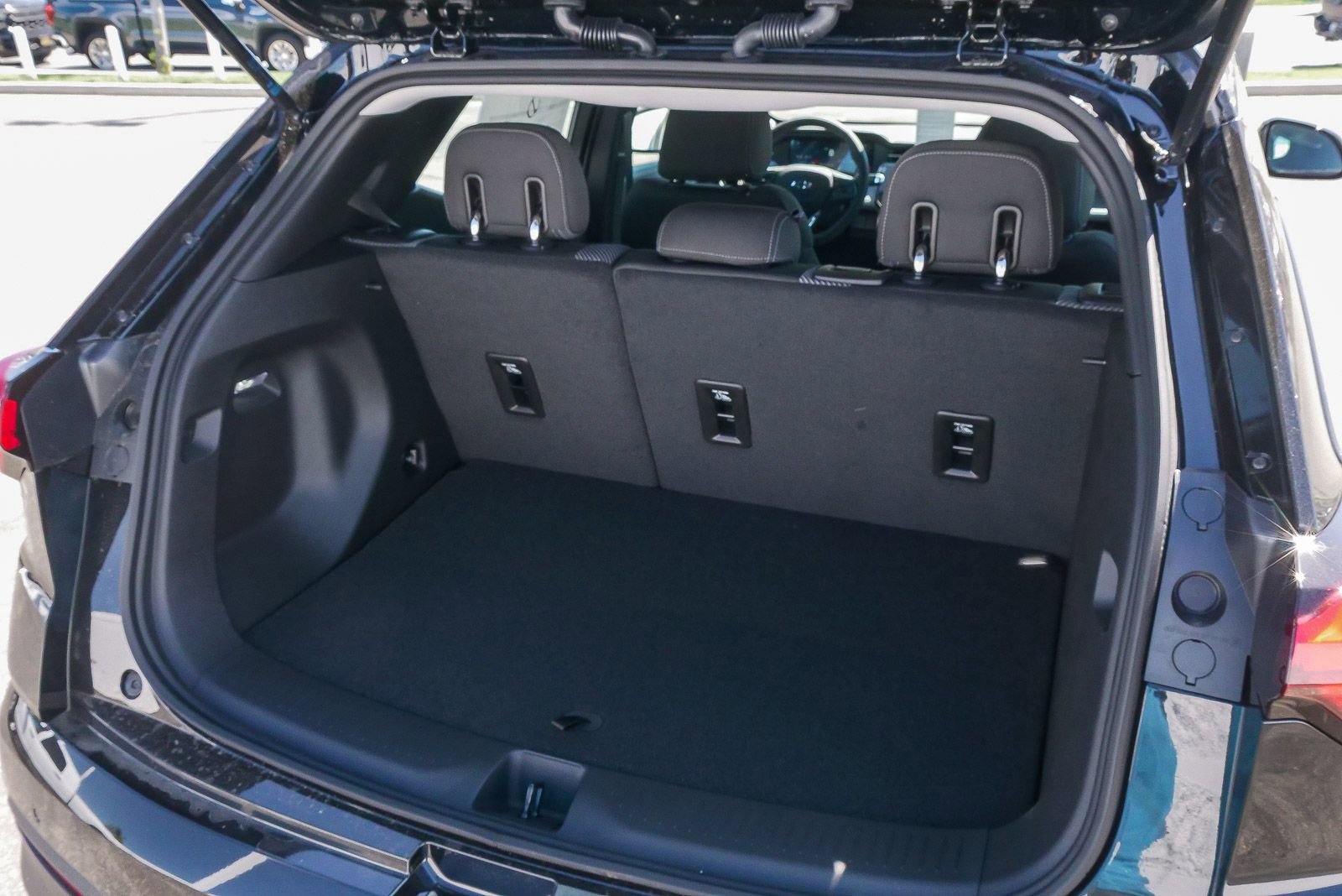 New 2027 Chevrolet Bolt LT w/ Comfort Package image 24