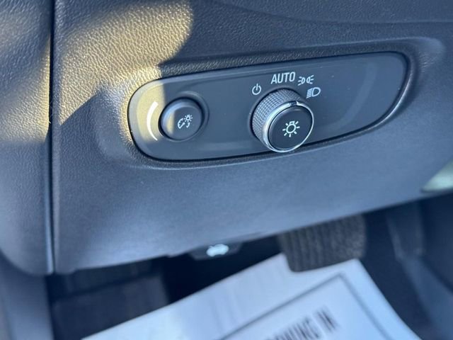 Used 2022 Chevrolet Equinox LT w/ Driver Convenience Package image 16