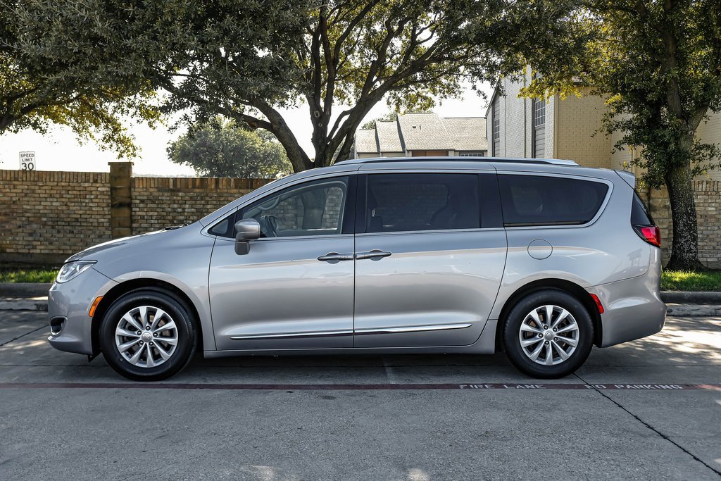 Used 2019 Chrysler Pacifica Touring-L image 18