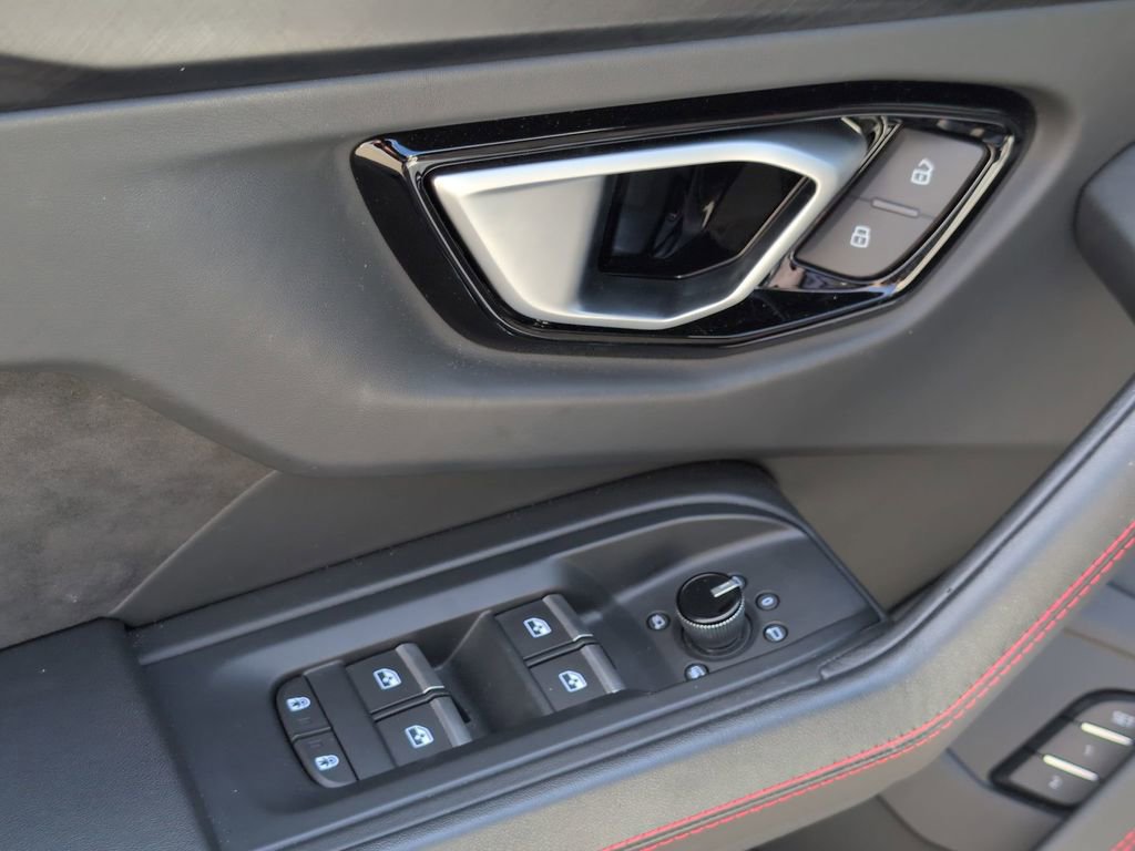 Used 2022 Lamborghini Urus image 14