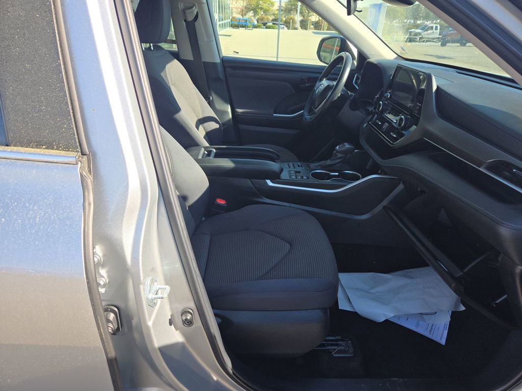 Used 2024 Toyota Highlander LE image 63