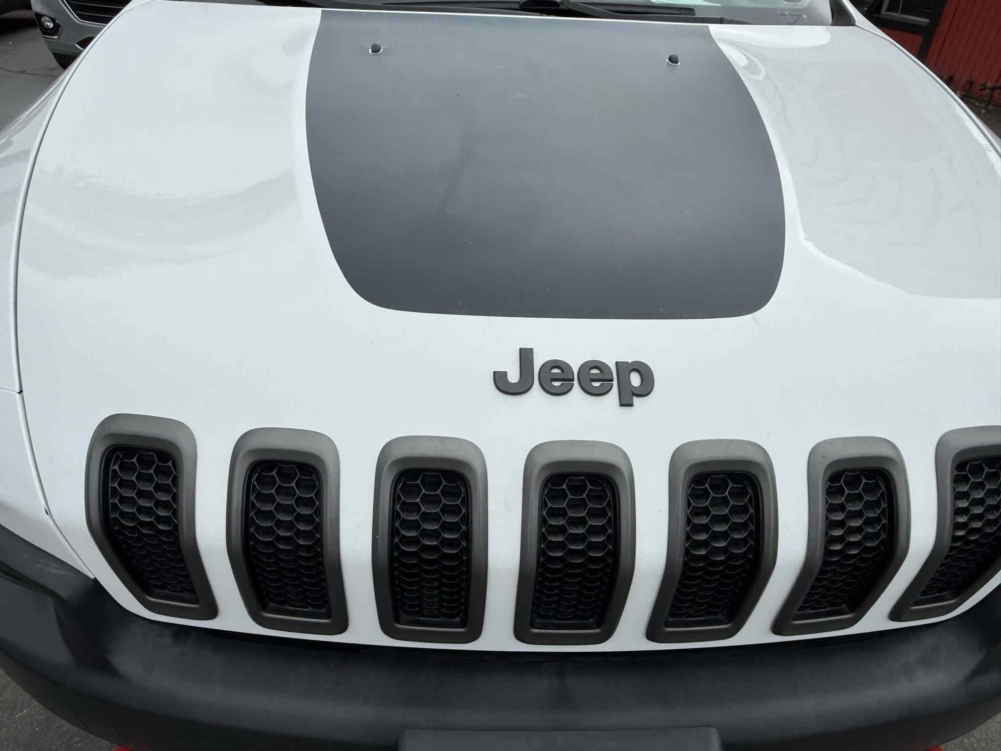 Used 2018 Jeep Cherokee Trailhawk image 6