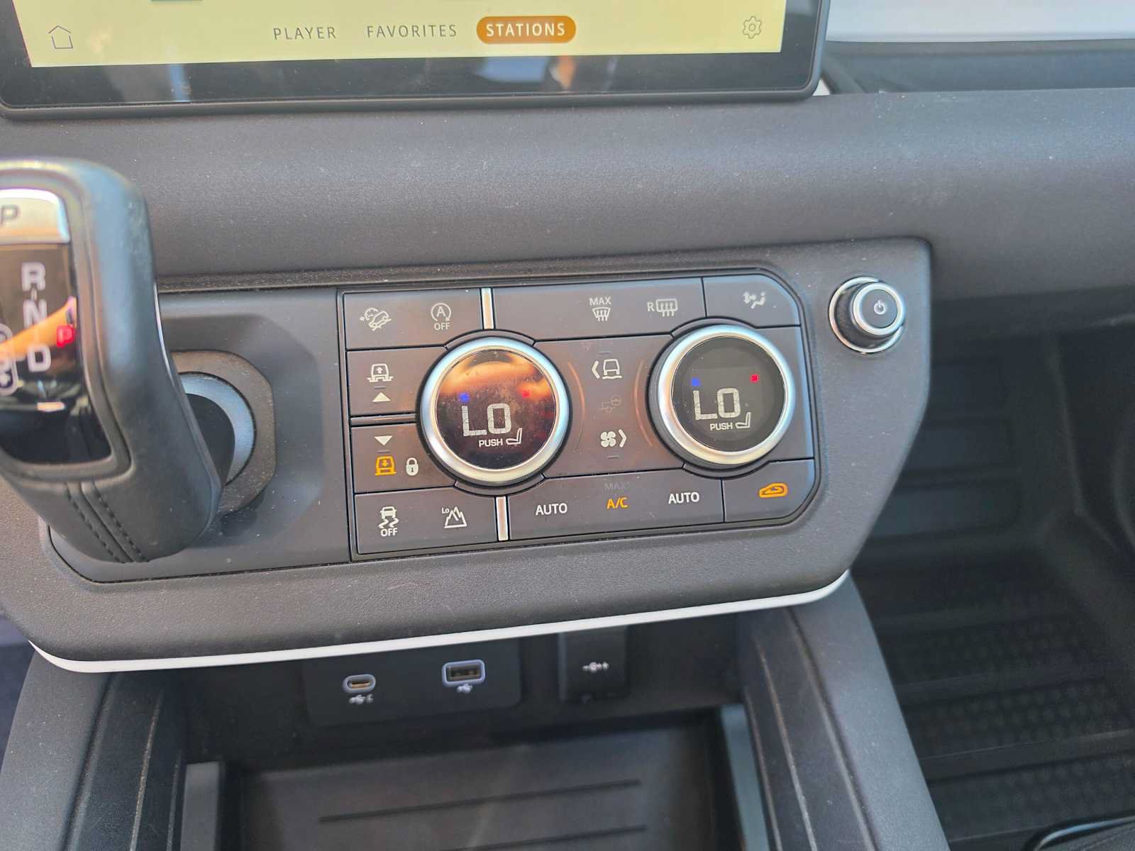 Used 2023 Land Rover Defender 110 AWD/4WD image 29