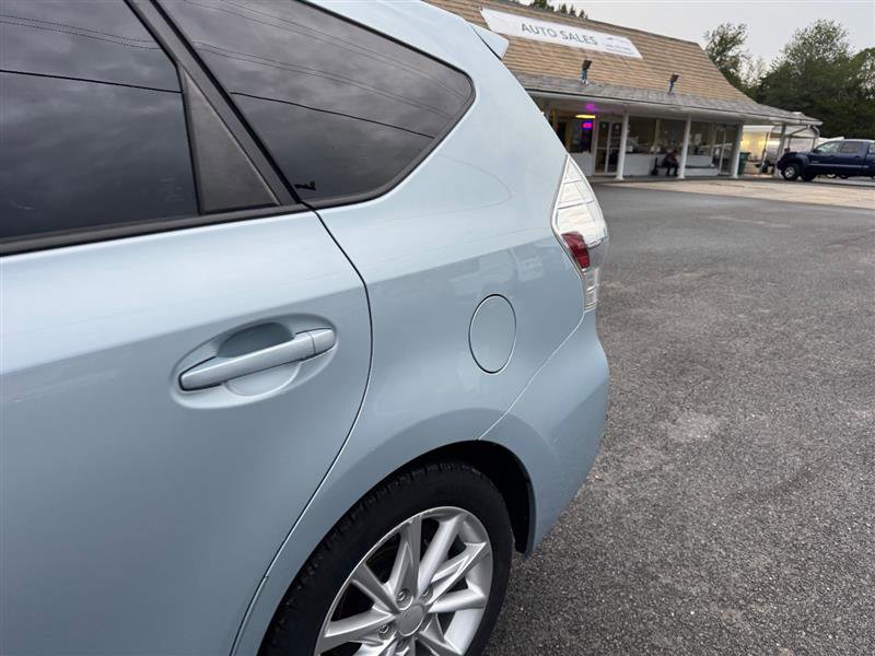 Used 2014 Toyota Prius V Five image 16