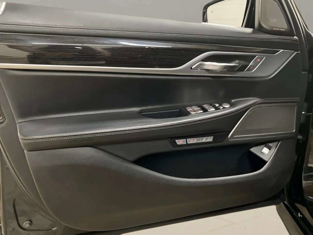 Used 2017 BMW 740i RWD image 18