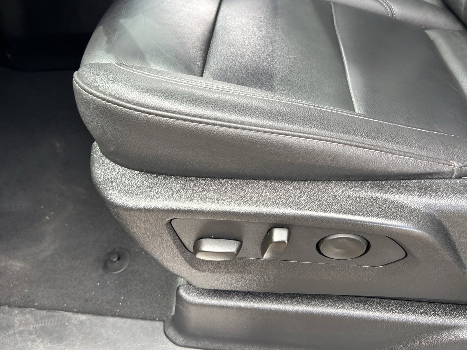 Used 2025 Chevrolet Tahoe Z71 AWD/4WD image 11