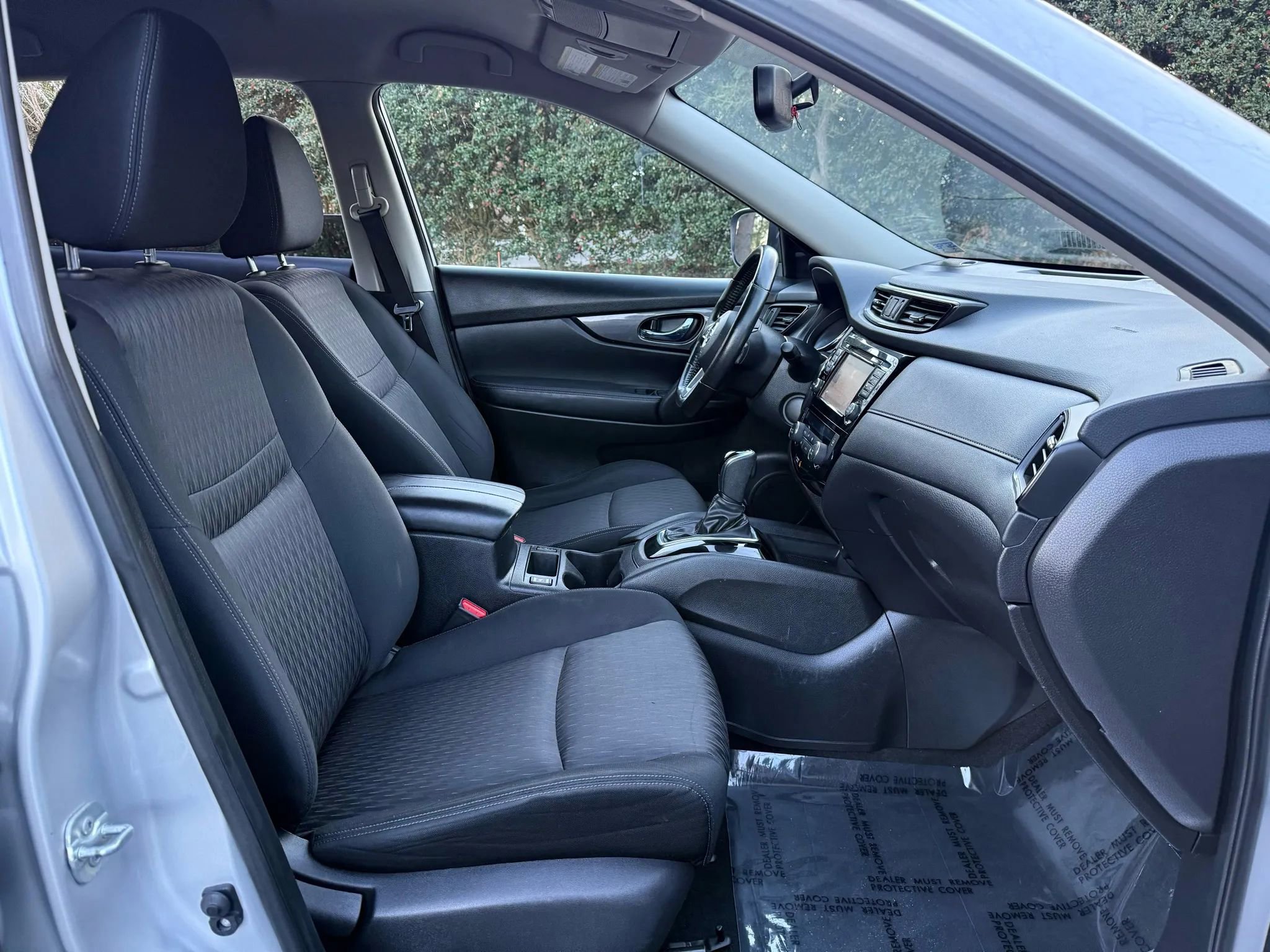 Used 2017 Nissan Rogue SV w/ SV Premium Package image 15