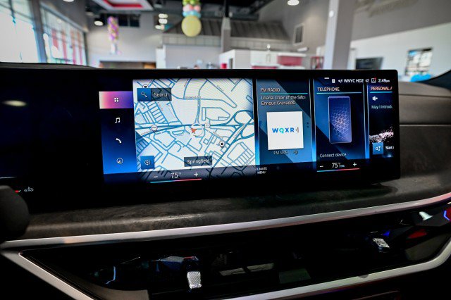 Used 2023 BMW X7 xDrive40i w/ Executive Package image 39