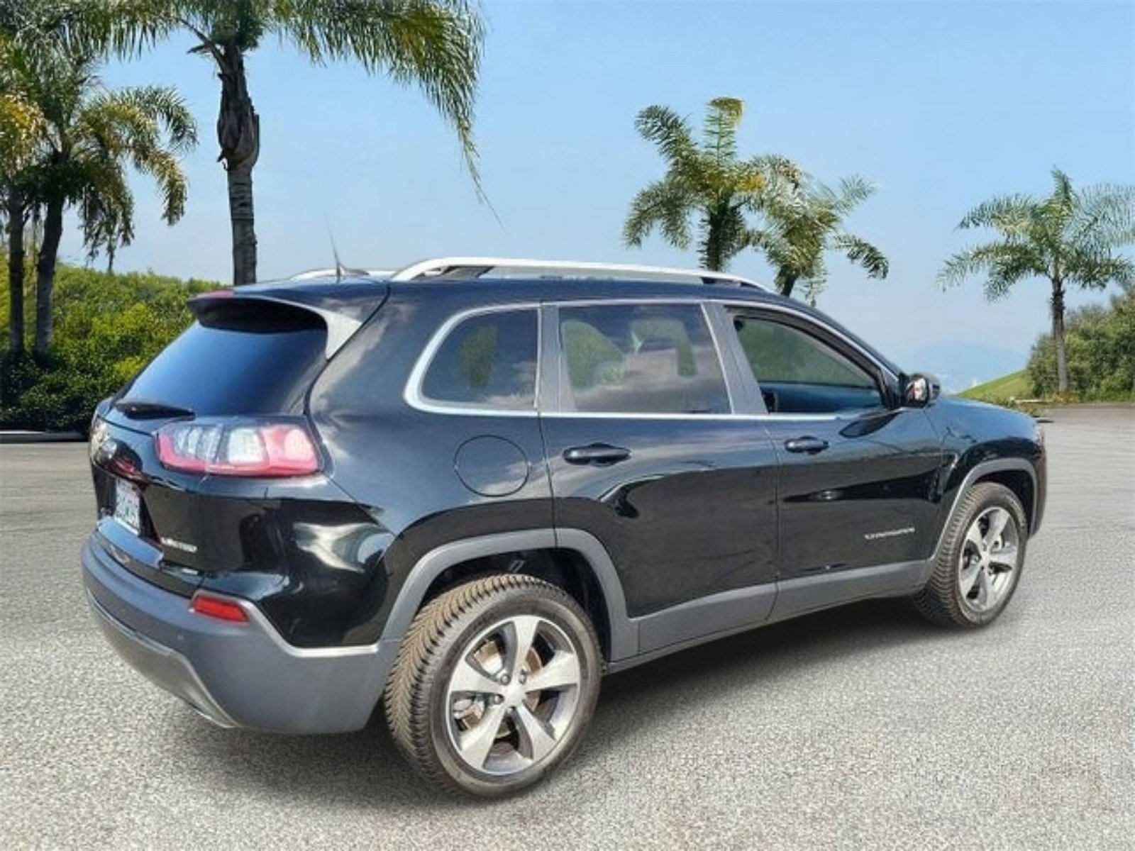 Used 2019 Jeep Cherokee Limited FWD image 4