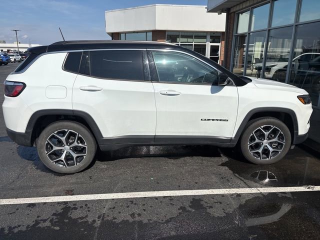 Used 2024 Jeep Compass Limited image 8