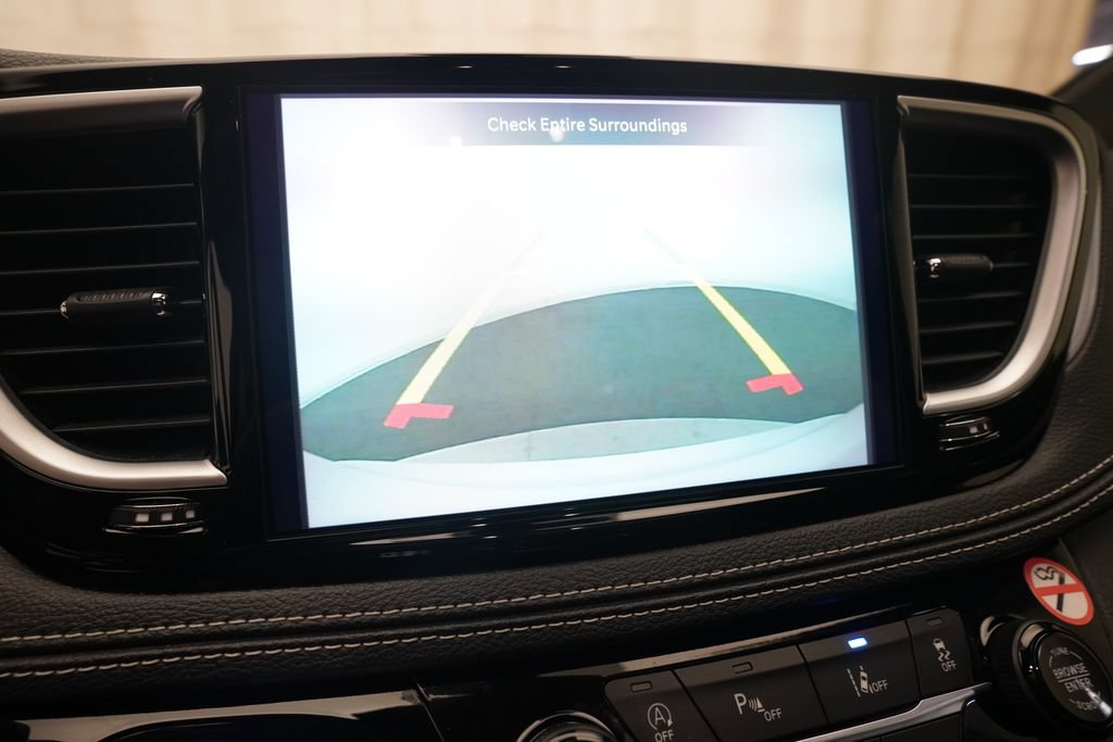 Used 2025 Chrysler Pacifica Limited FWD image 21
