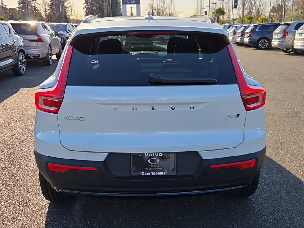 New 2026 Volvo XC40 B5 Core w/ Climate Package AWD/4WD image 12