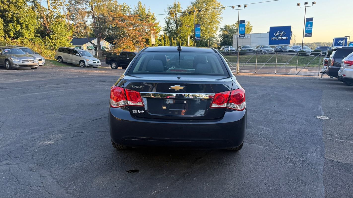 Used 2015 Chevrolet Cruze LS FWD image 4