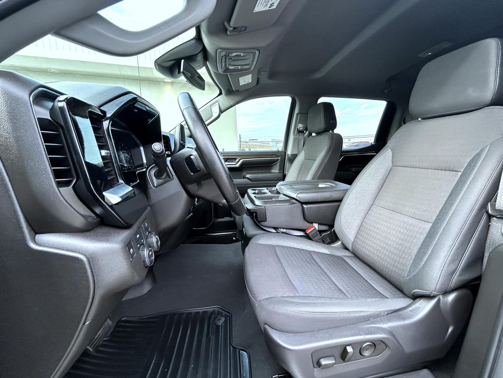 Certified 2024 Chevrolet Silverado 1500 LT AWD/4WD image 11
