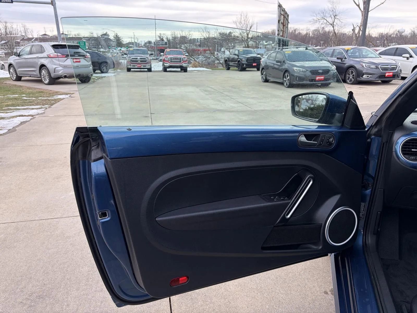 Used 2019 Volkswagen Beetle 2.0T SE image 9
