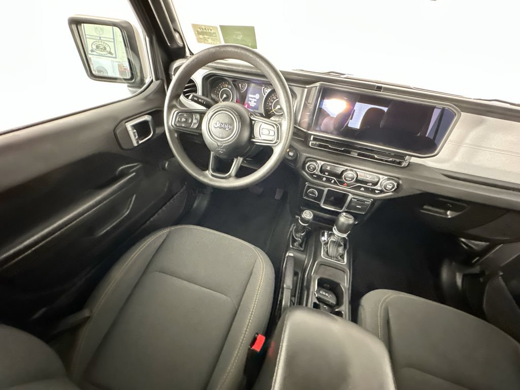 Used 2024 Jeep Gladiator Sport AWD/4WD image 9