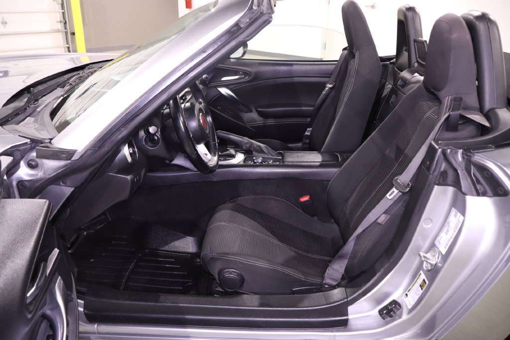 Used 2017 FIAT 124 Spider Classica RWD image 28