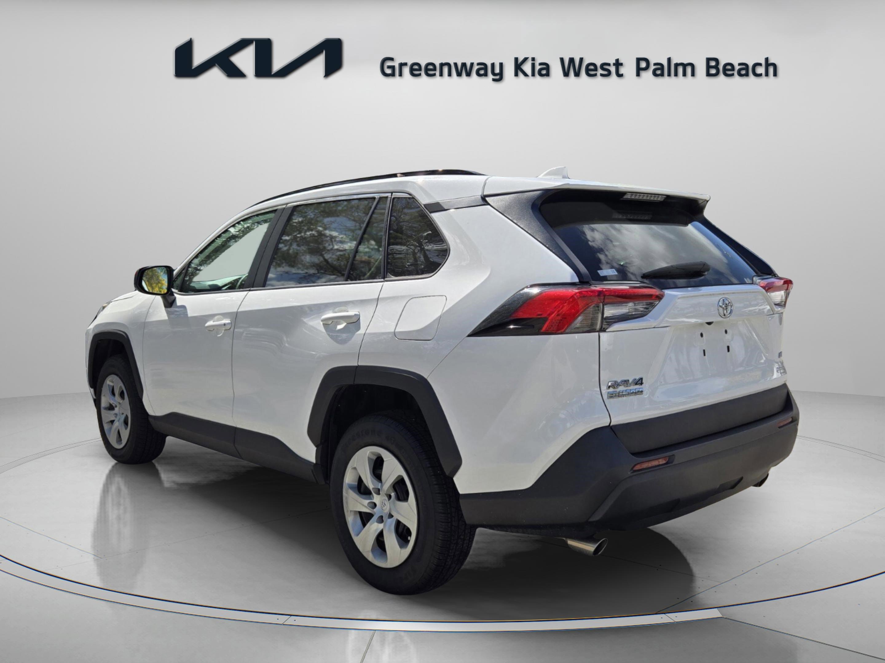Used 2020 Toyota RAV4 LE image 5