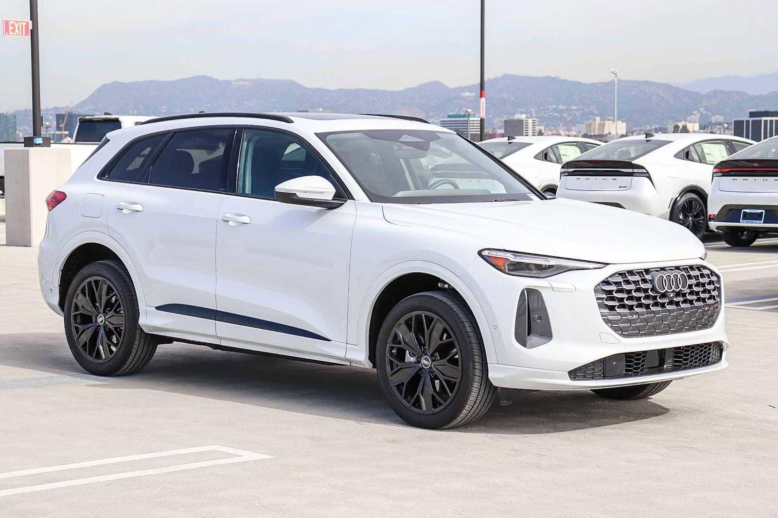 Used 2025 Audi Q5 Premium Plus w/ Premium Plus image 3