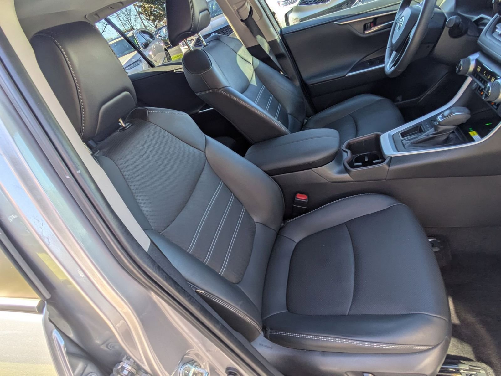 Used 2023 Toyota RAV4 Limited image 29