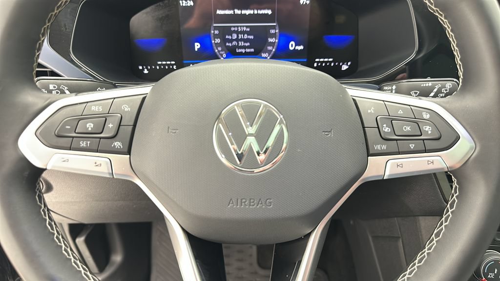 Used 2023 Volkswagen Taos SE w/ Panoramic Sunroof Package FWD image 18