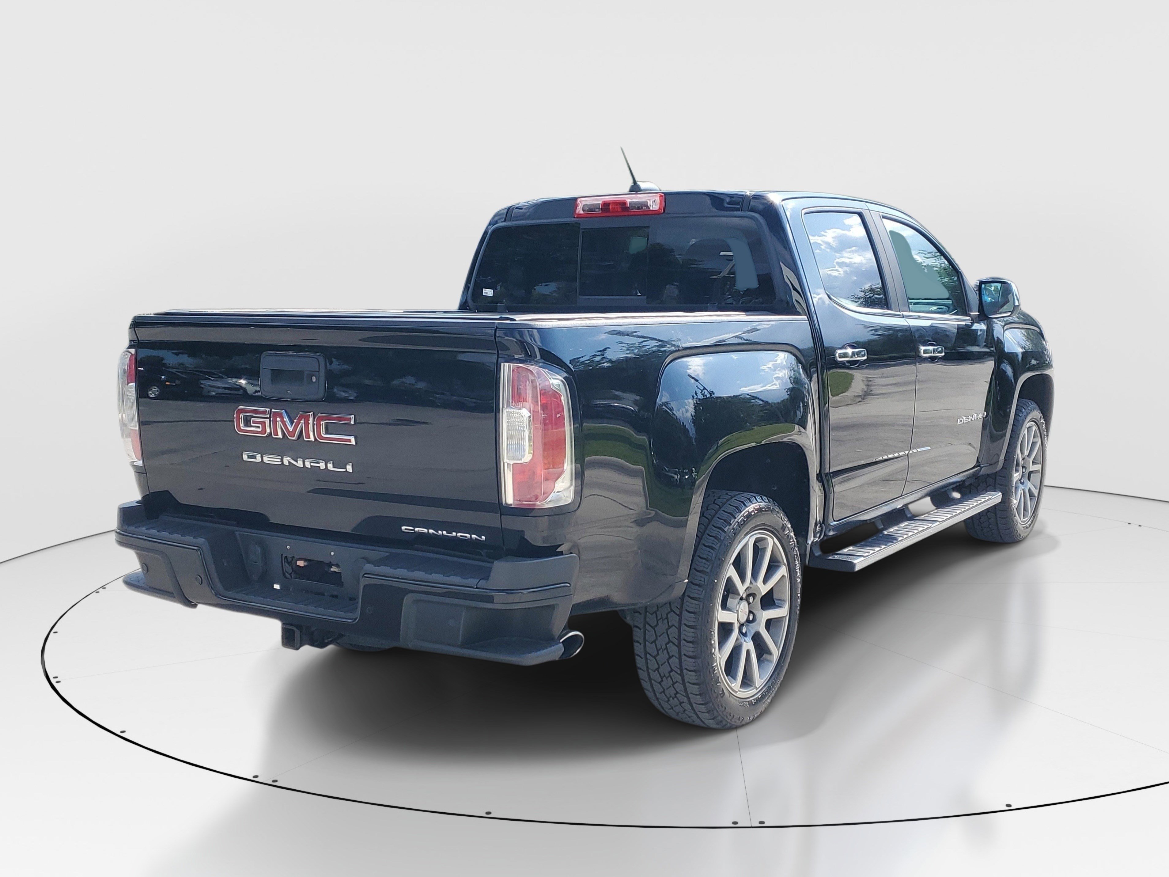 Used 2021 GMC Canyon Denali RWD image 3