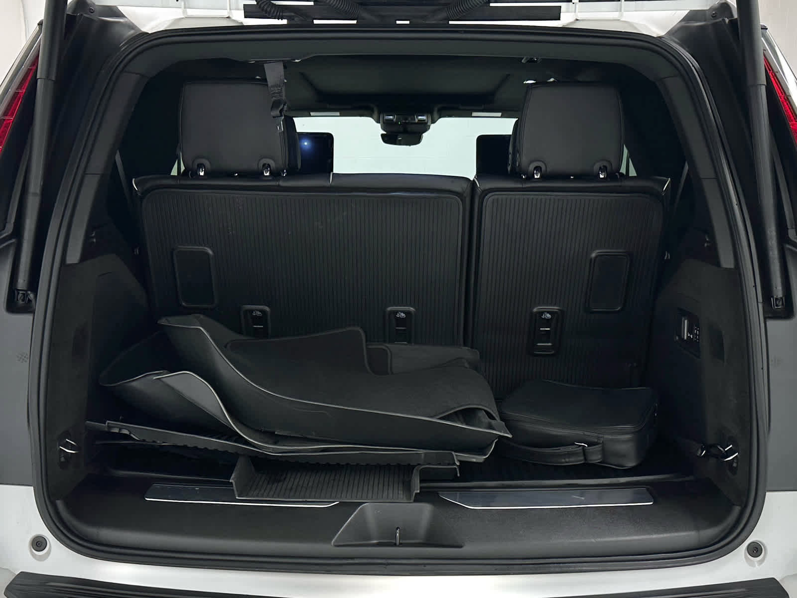 Used 2024 Cadillac Escalade Sport w/ LPO, ONYX Package AWD/4WD image 50