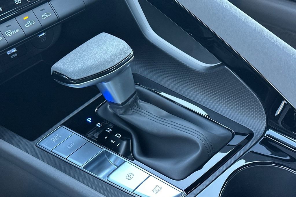 New 2026 Hyundai Elantra Hybrid FWD image 17