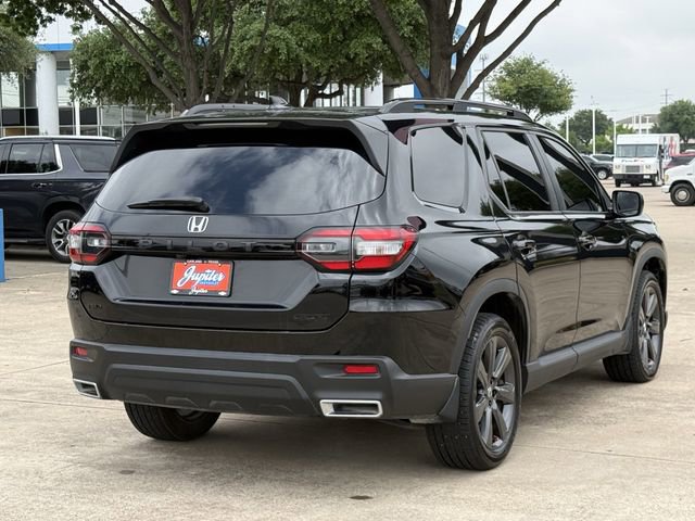 Used 2025 Honda Pilot Sport image 4