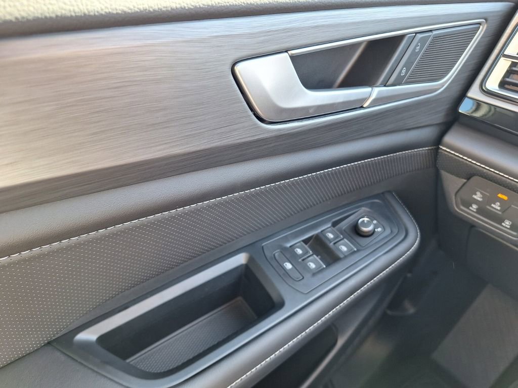 New 2026 Volkswagen Atlas Cross Sport SE image 19