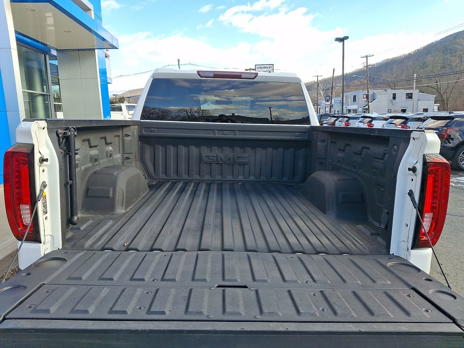 Used 2023 GMC Sierra 1500 SLT w/ SLT Premium Package AWD/4WD image 28