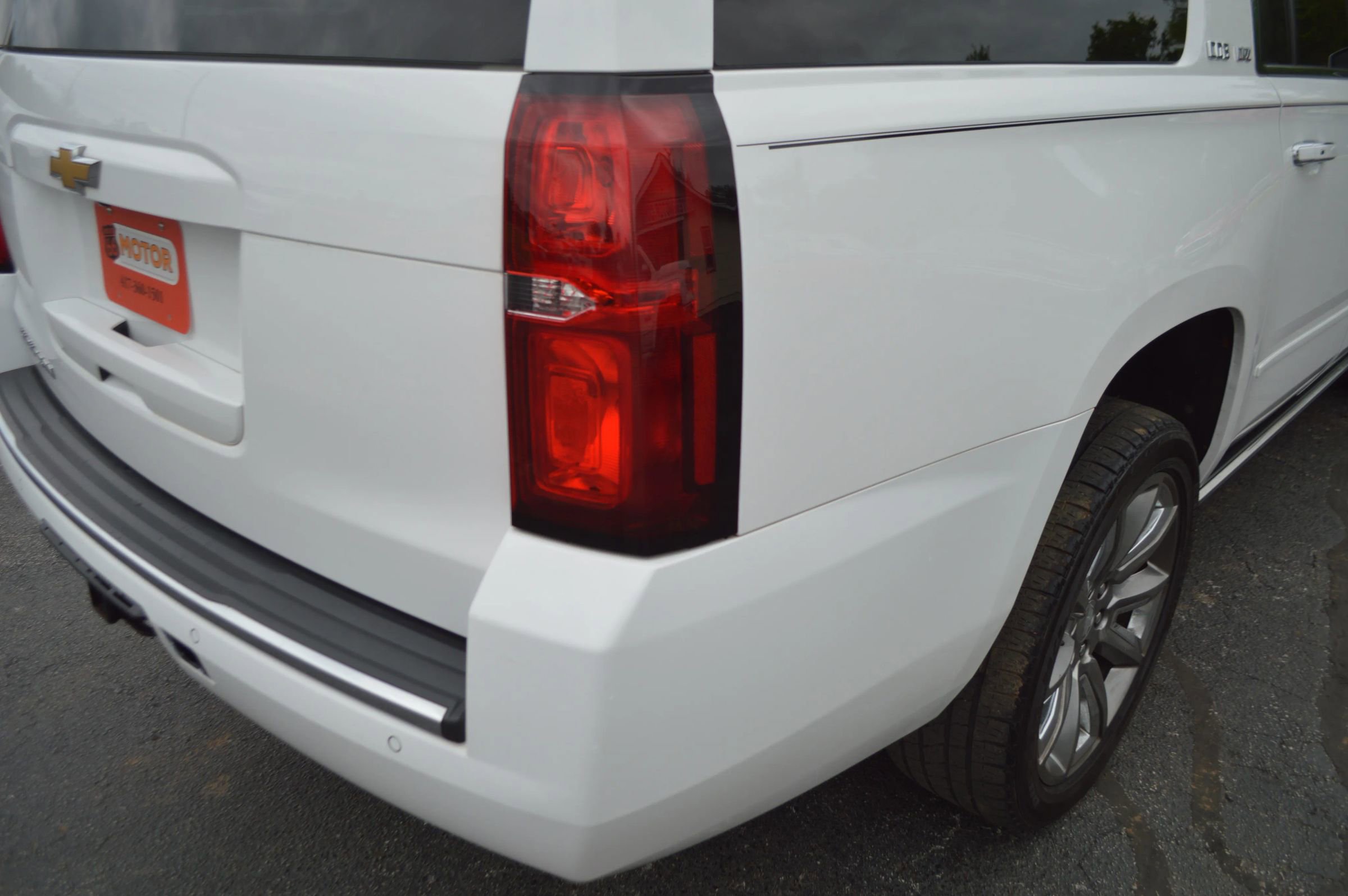 Used 2015 Chevrolet Suburban LTZ AWD/4WD image 9