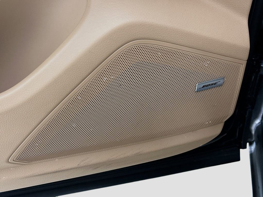 Certified 2022 Porsche Cayenne Platinum Edition image 21