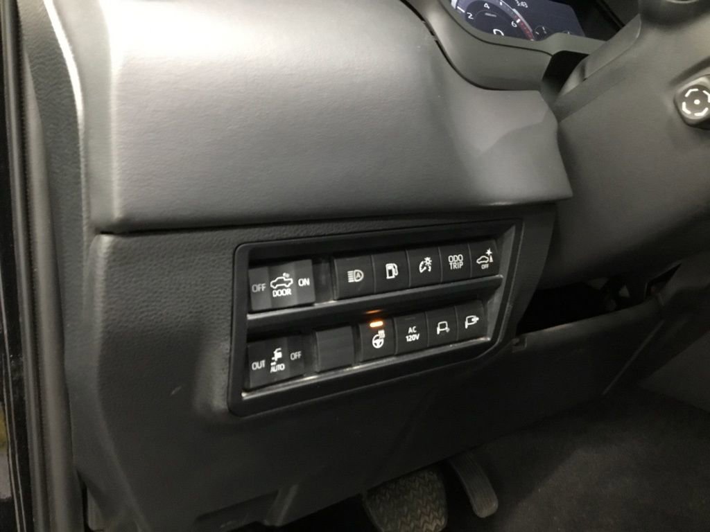 Used 2022 Toyota Tundra Platinum w/ Advanced Package image 9