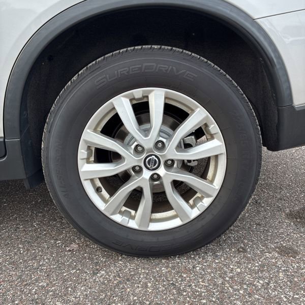 Used 2020 Nissan Rogue SV image 9