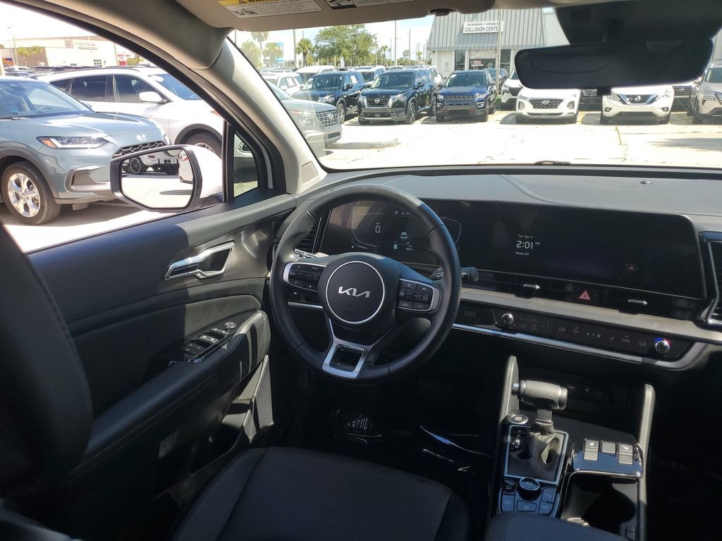Used 2025 Kia Sportage EX FWD image 21