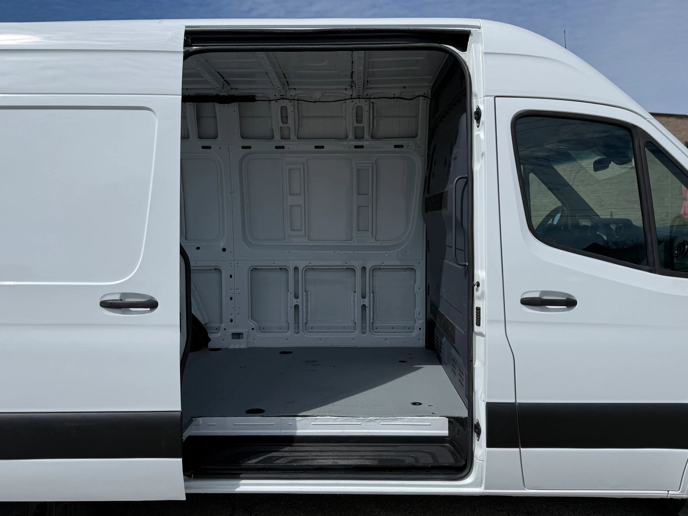 Used 2019 Mercedes-Benz Sprinter 144 image 8