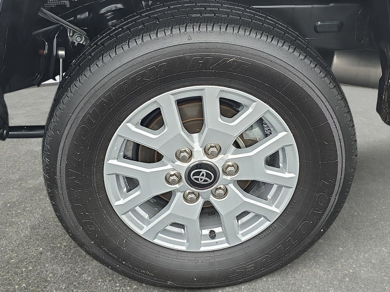 Used 2024 Toyota Tacoma SR5 w/ SR5 Upgrade Package image 30