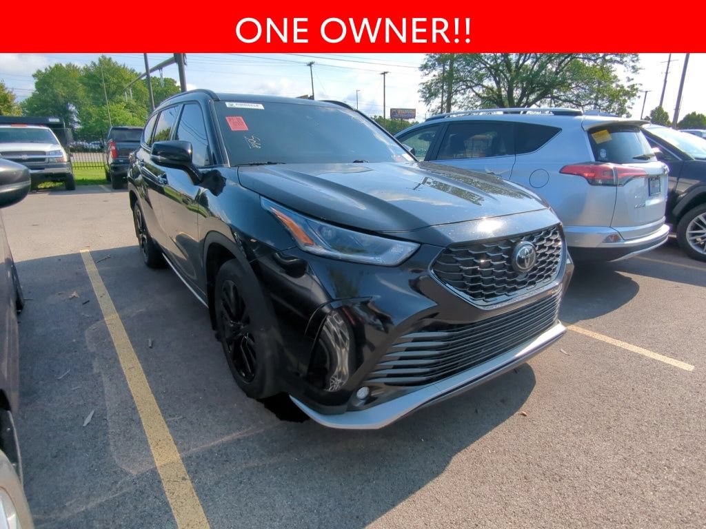 Used 2024 Toyota Highlander XSE FWD image 3